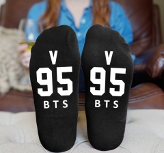 BTS印花中筒袜子