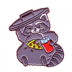 可爱的灰色猫咪胸针吃披萨喝饮料的小浣熊徽章