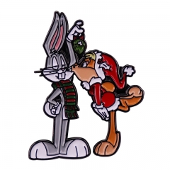 兔八哥和罗拉兔在槲寄生下亲吻胸针可爱动画片徽章圣诞节装饰配件