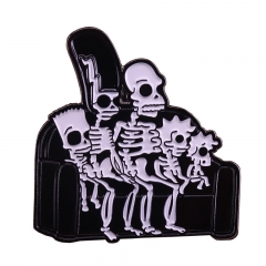 X光辛普森一家在沙发上胸针怪异骨架家庭艺术徽章搞笑万圣节配件